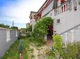 Bibinje, Zadar, Cour 18066 - Appartement avec une plage de galets.