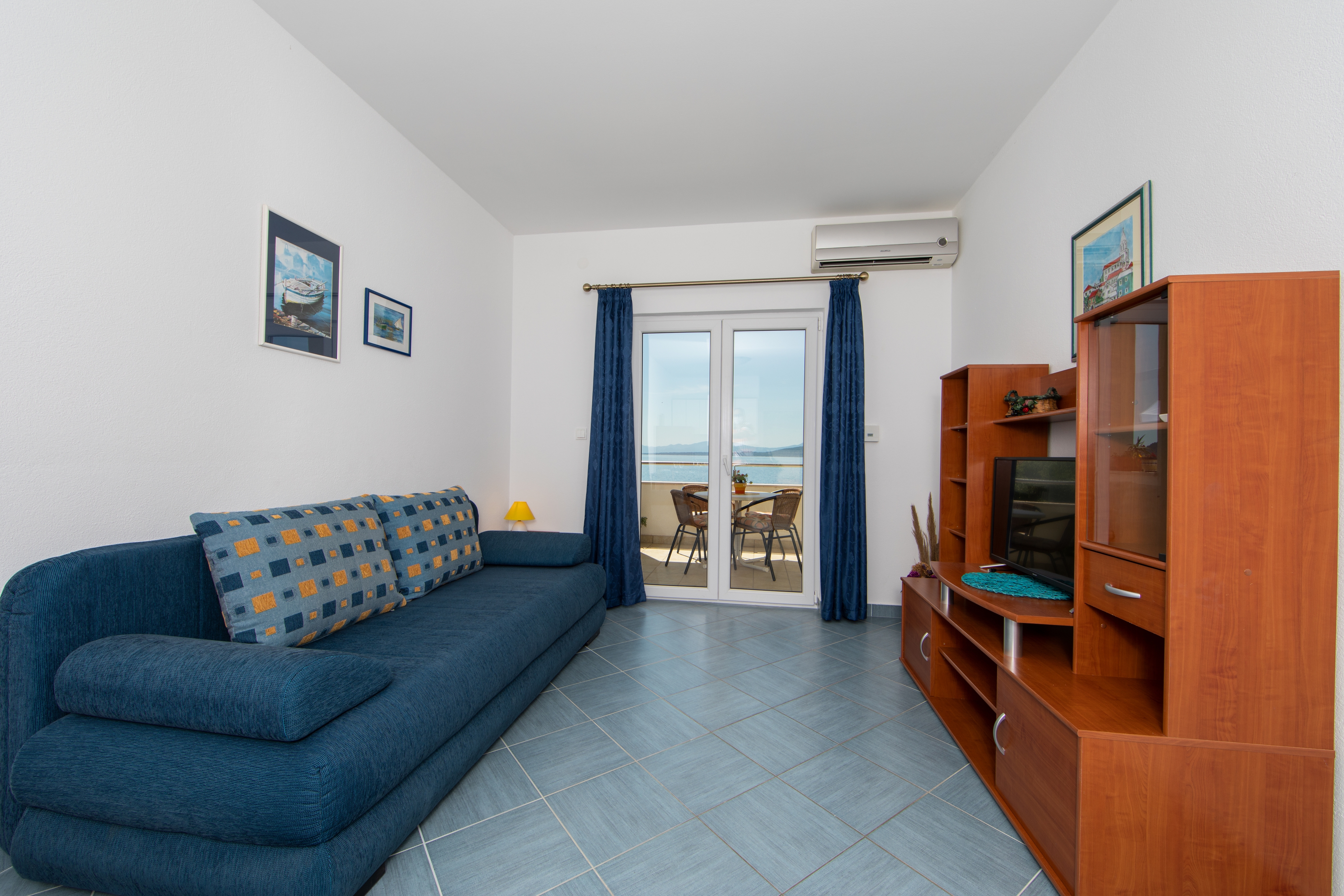 One bedroom apartment near beach Igrane, Makarska (A-18069-a) One bedroom apartment near beach Igrane, Makarska (A-18069-a)