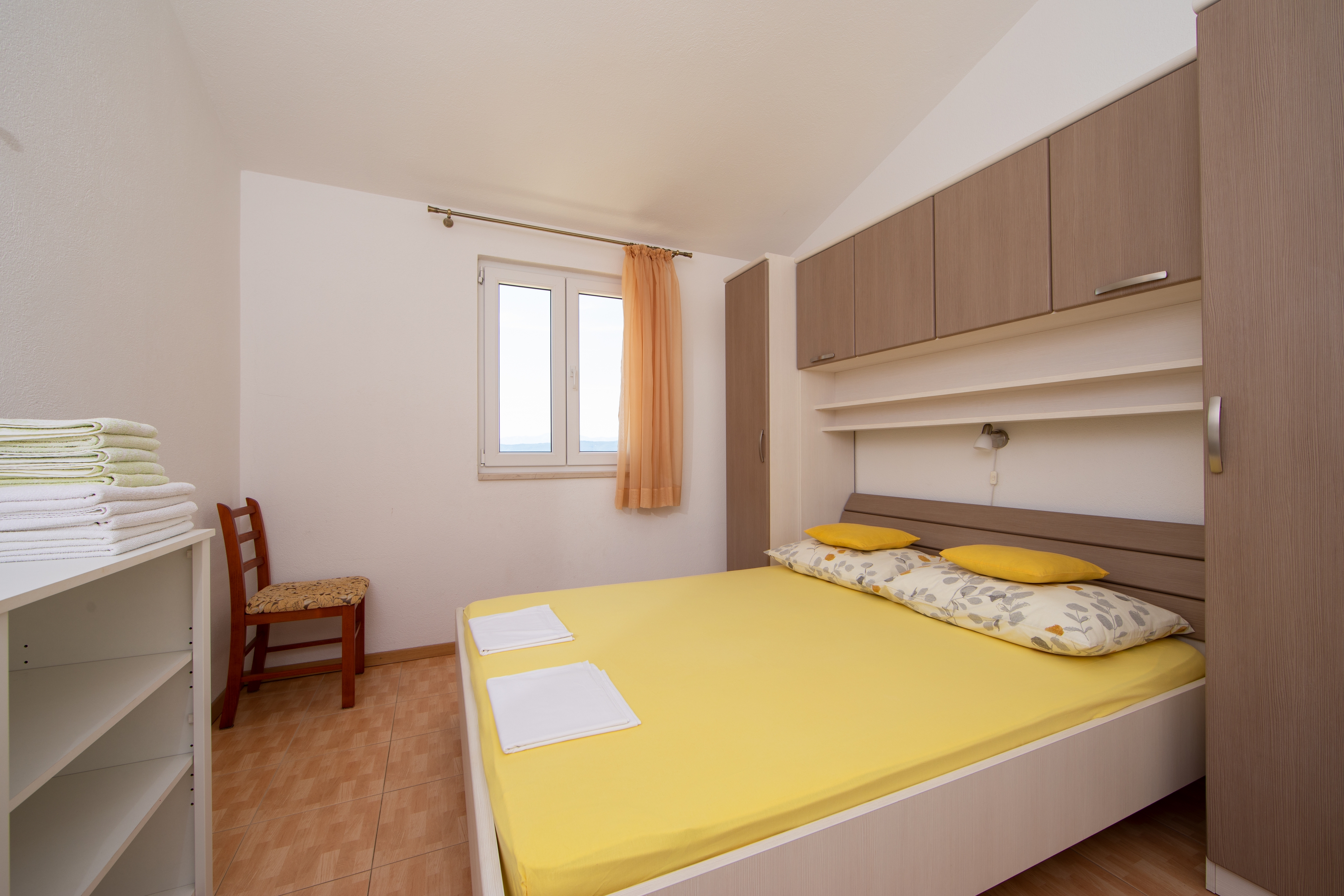 One bedroom apartment near beach Igrane, Makarska  A-b