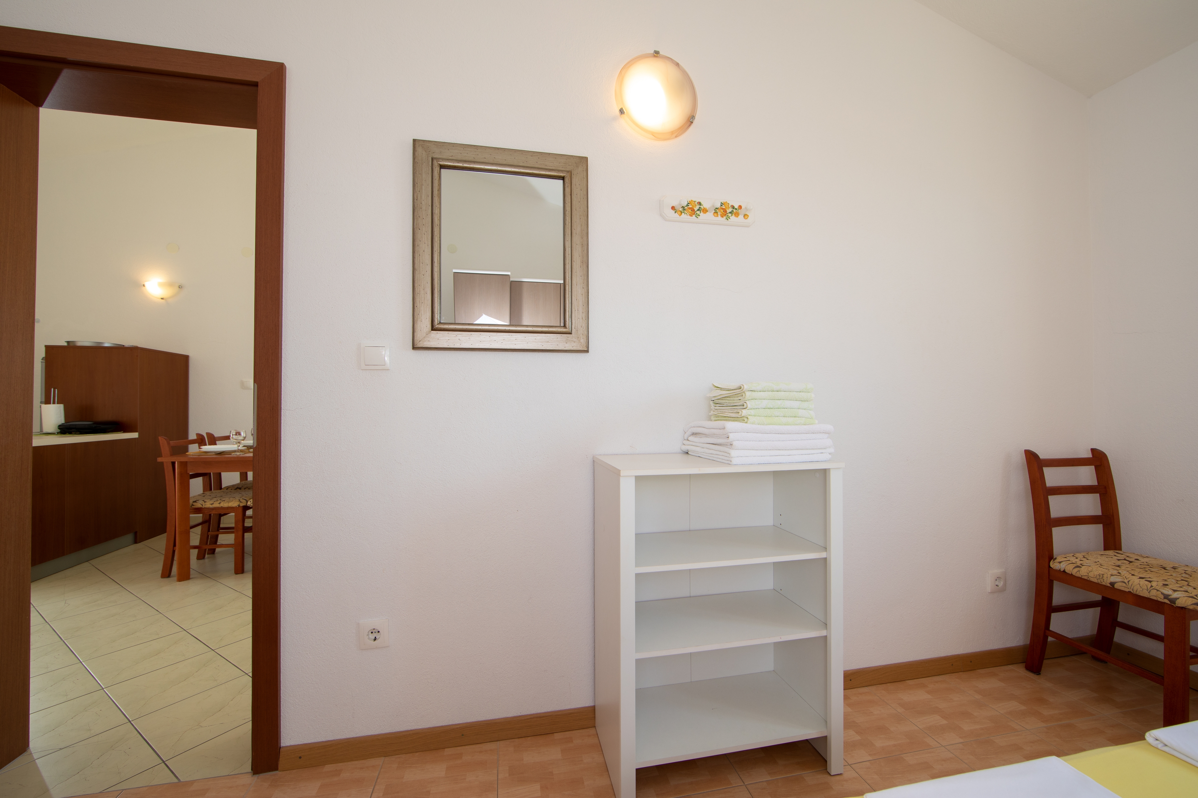 One bedroom apartment near beach Igrane, Makarska  A-b