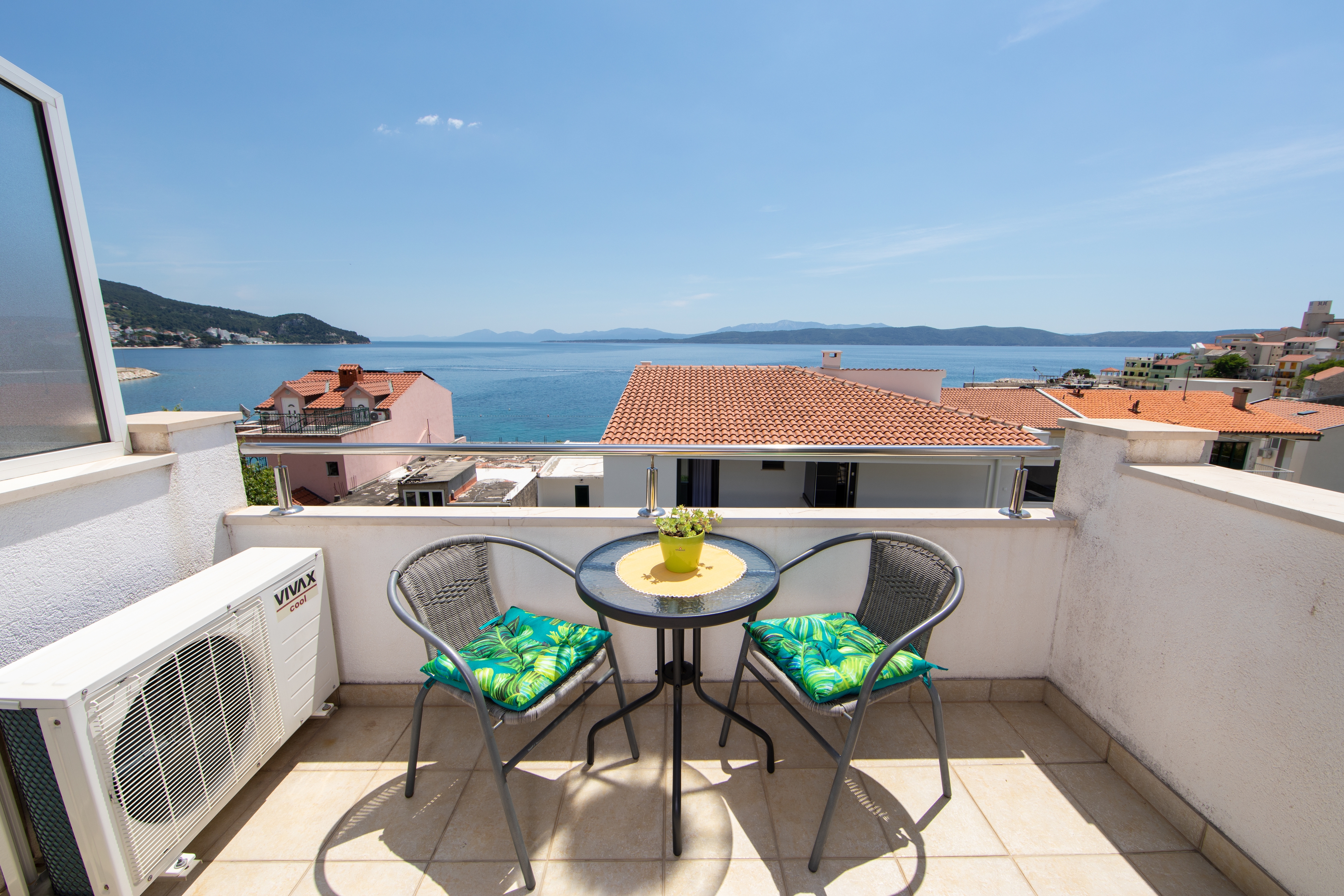One bedroom apartment near beach Igrane, Makarska  A-c