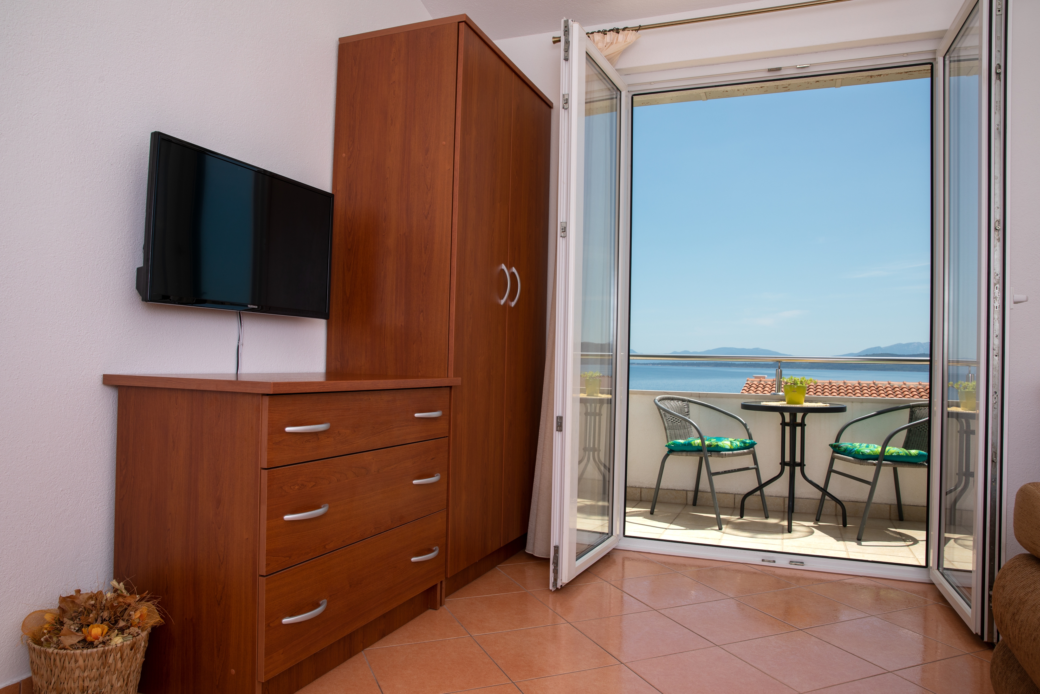 One bedroom apartment near beach Igrane, Makarska (A-18069-c) One bedroom apartment near beach Igrane, Makarska (A-18069-c)