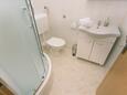 Kupaonica Vinišće, Kupaonica u smještaju tipa apartment, kućni ljubimci dozvoljeni i WiFi.