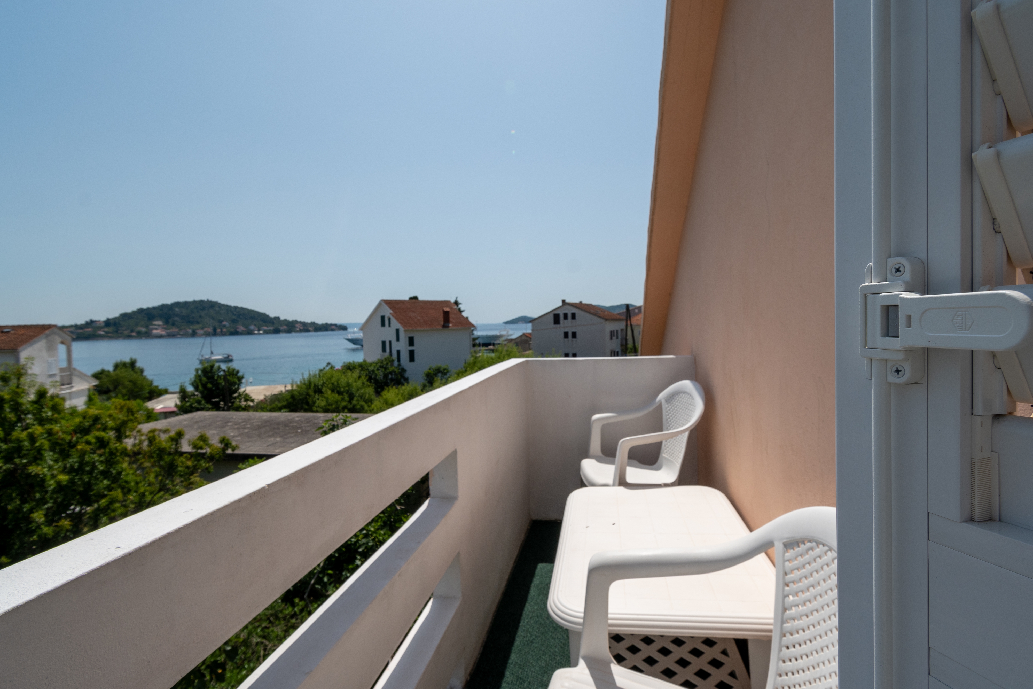 Three bedroom house with terrace and sea view Preko, Ugljan  K