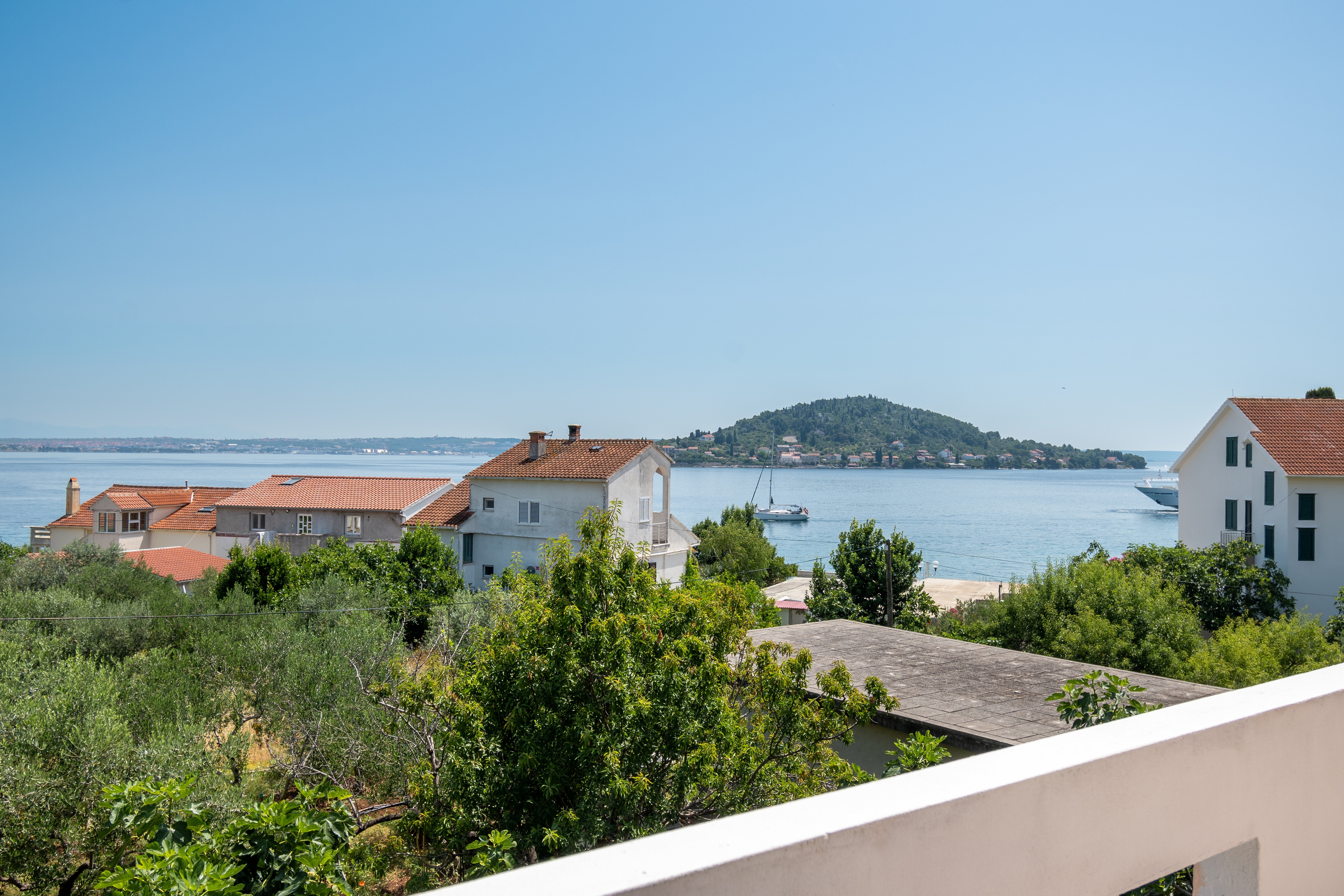 Three bedroom house with terrace and sea view Preko, Ugljan  K
