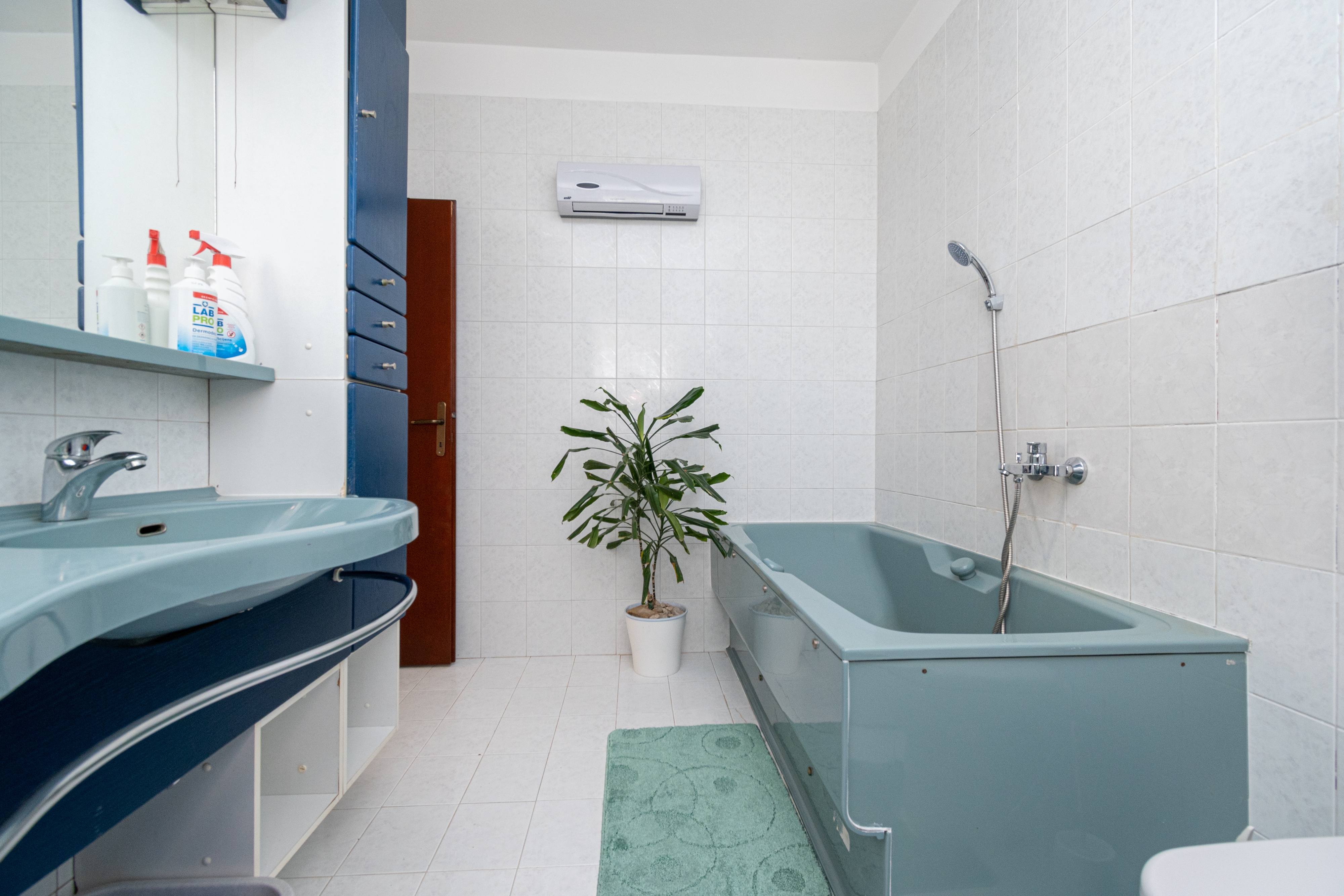 Three bedroom house with terrace and sea view Preko, Ugljan  K