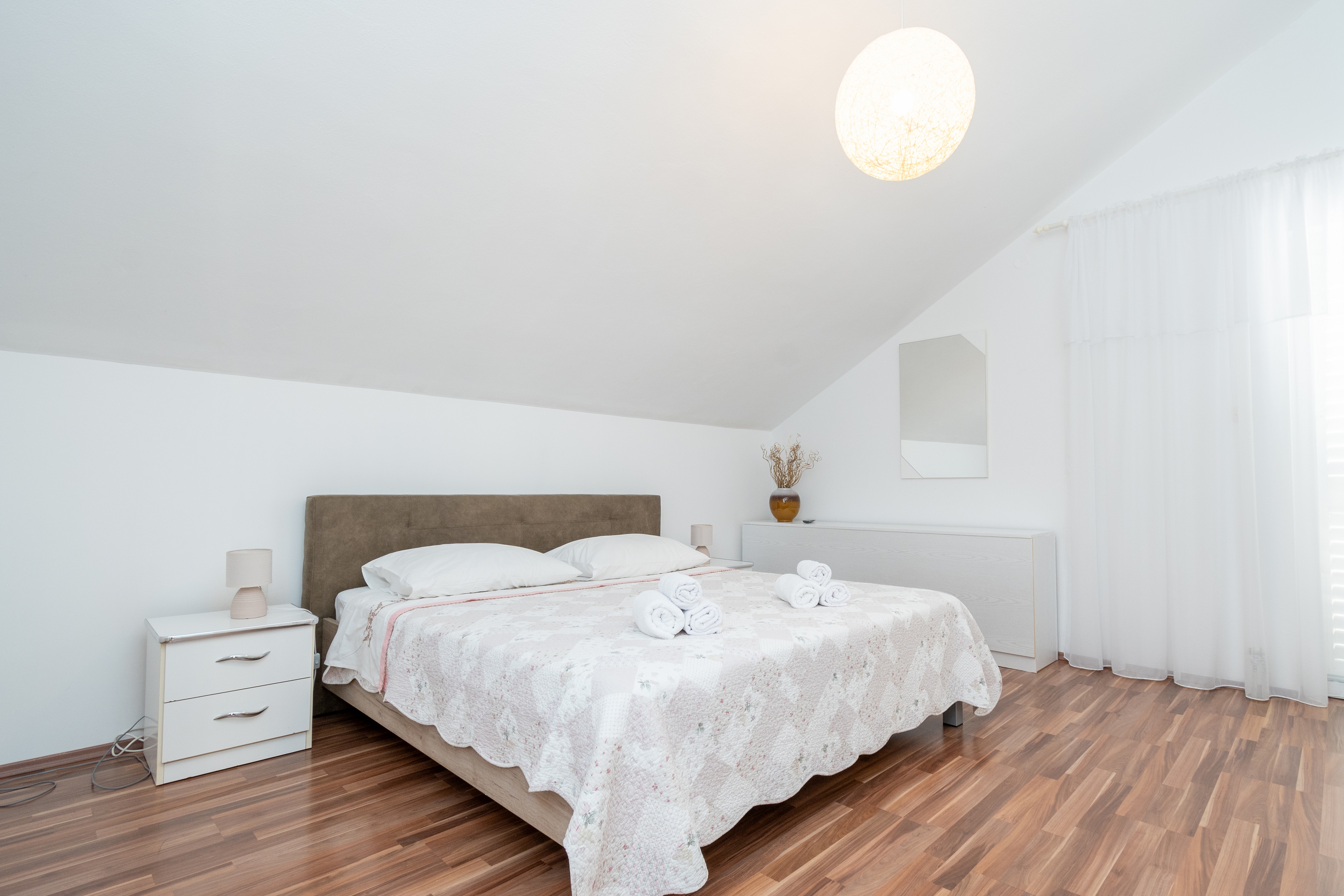 Three bedroom house with terrace and sea view Preko, Ugljan  K