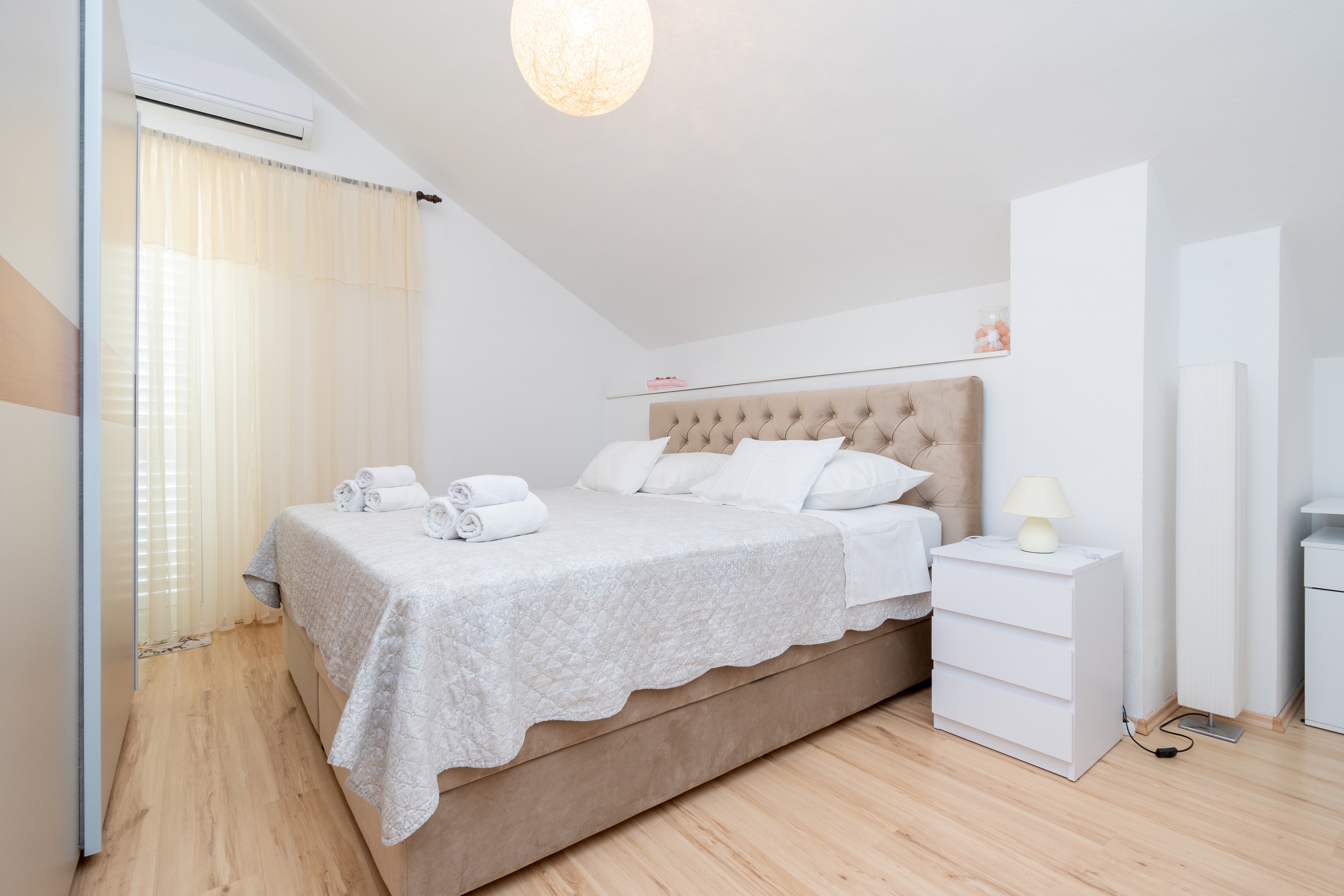 Three bedroom house with terrace and sea view Preko, Ugljan  K