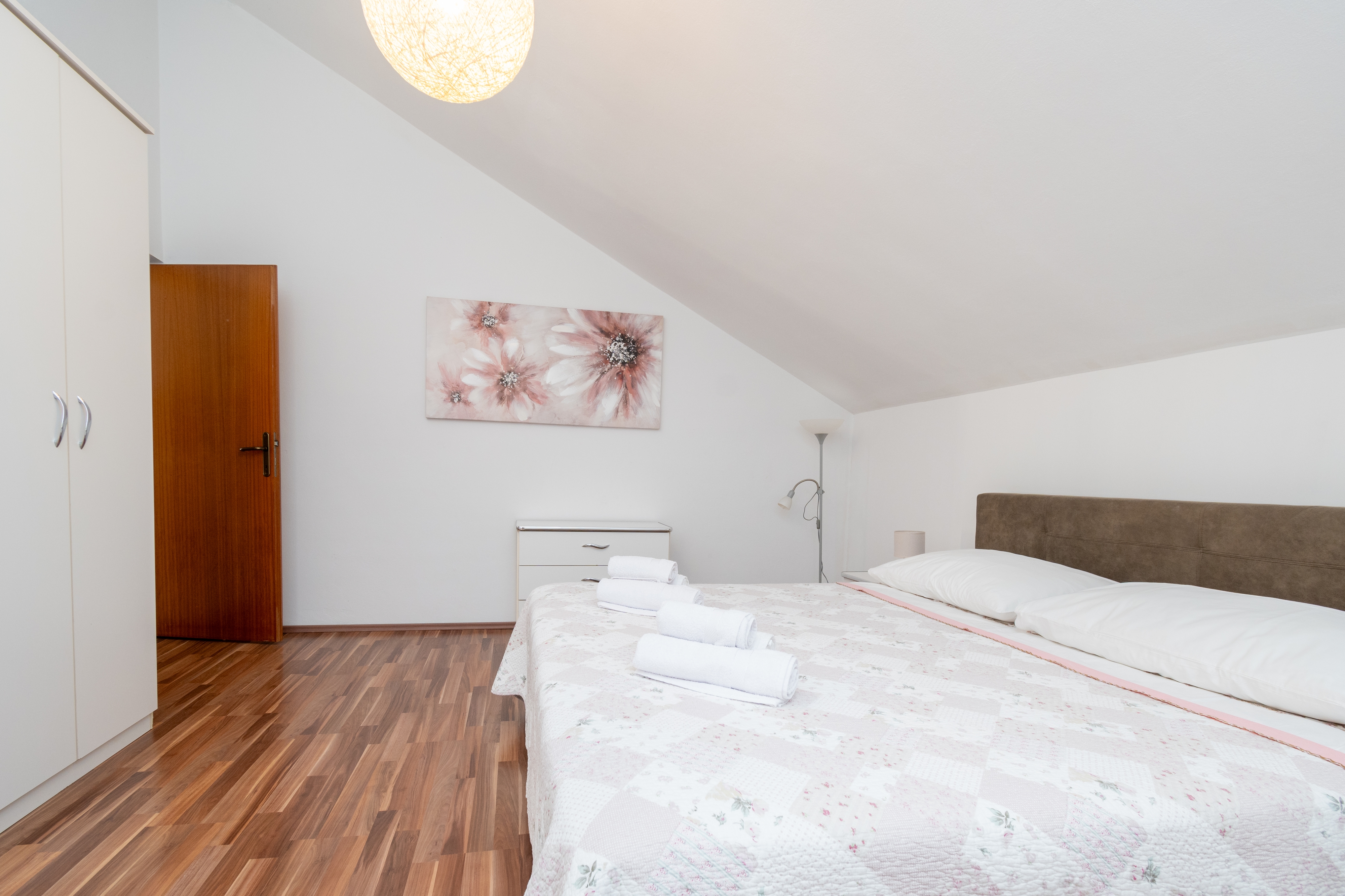 Three bedroom house with terrace and sea view Preko, Ugljan  K
