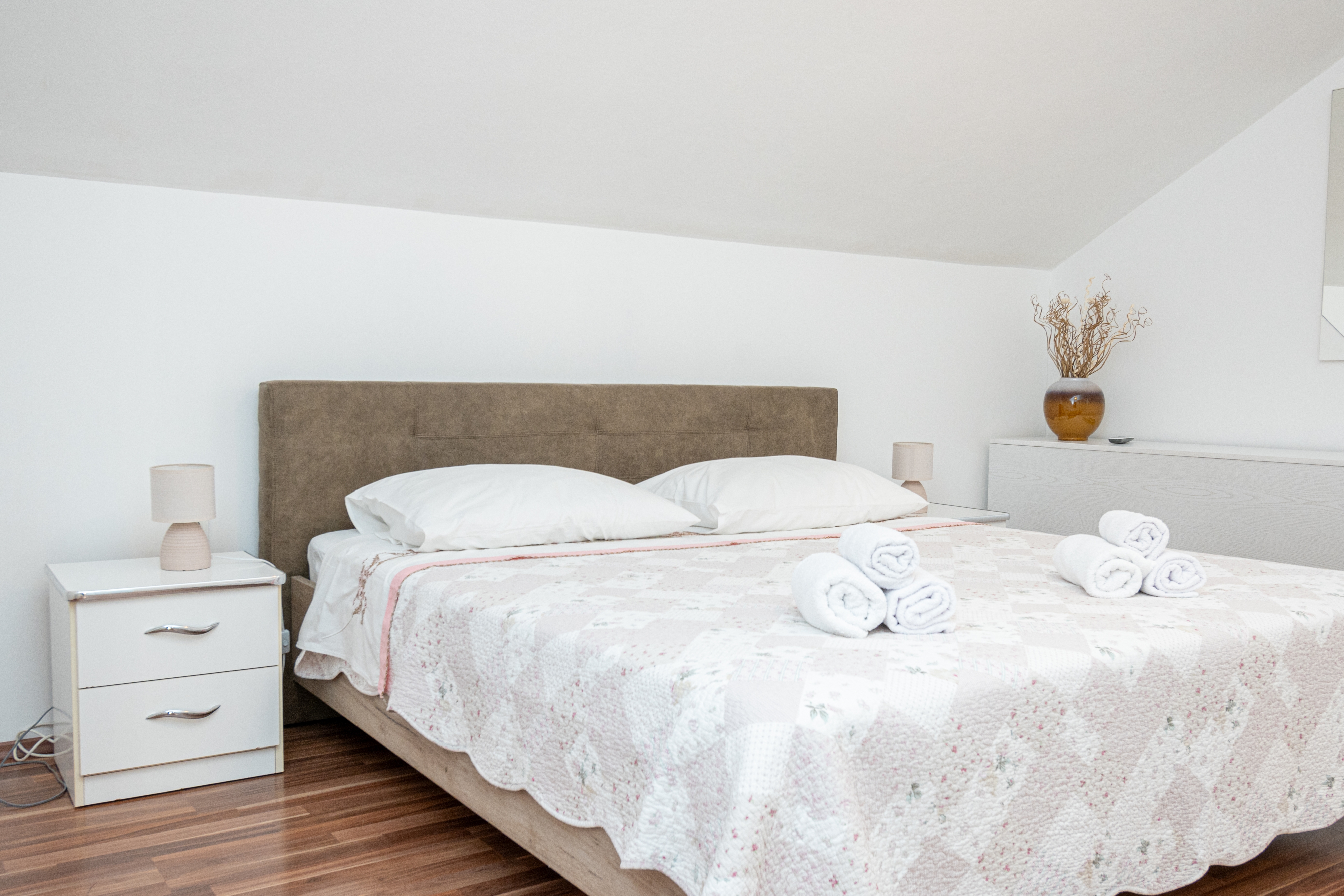 Three bedroom house with terrace and sea view Preko, Ugljan  K
