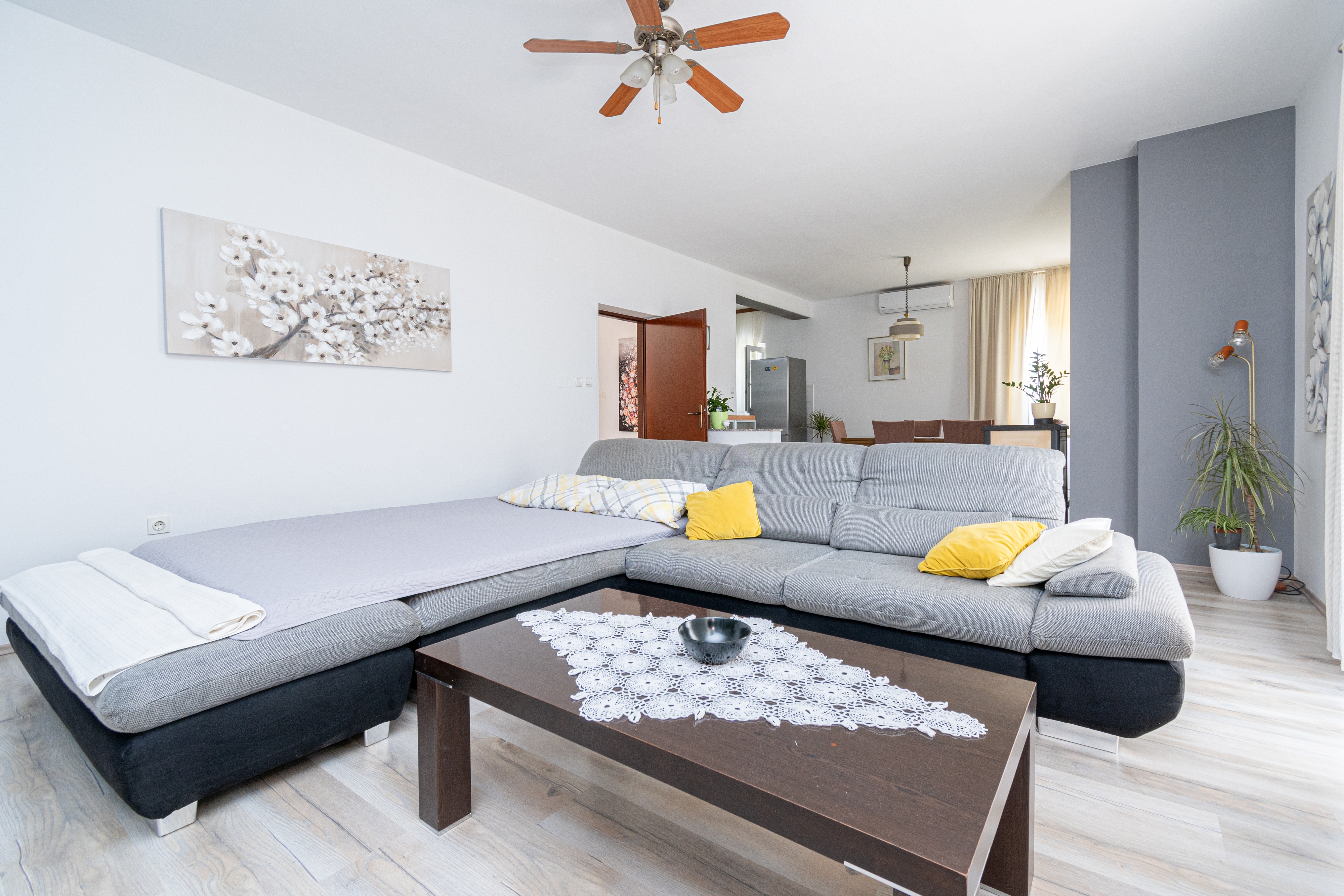 Three bedroom house with terrace and sea view Preko, Ugljan (K-18077) Three bedroom house with terrace and sea view Preko, Ugljan (K-18077)