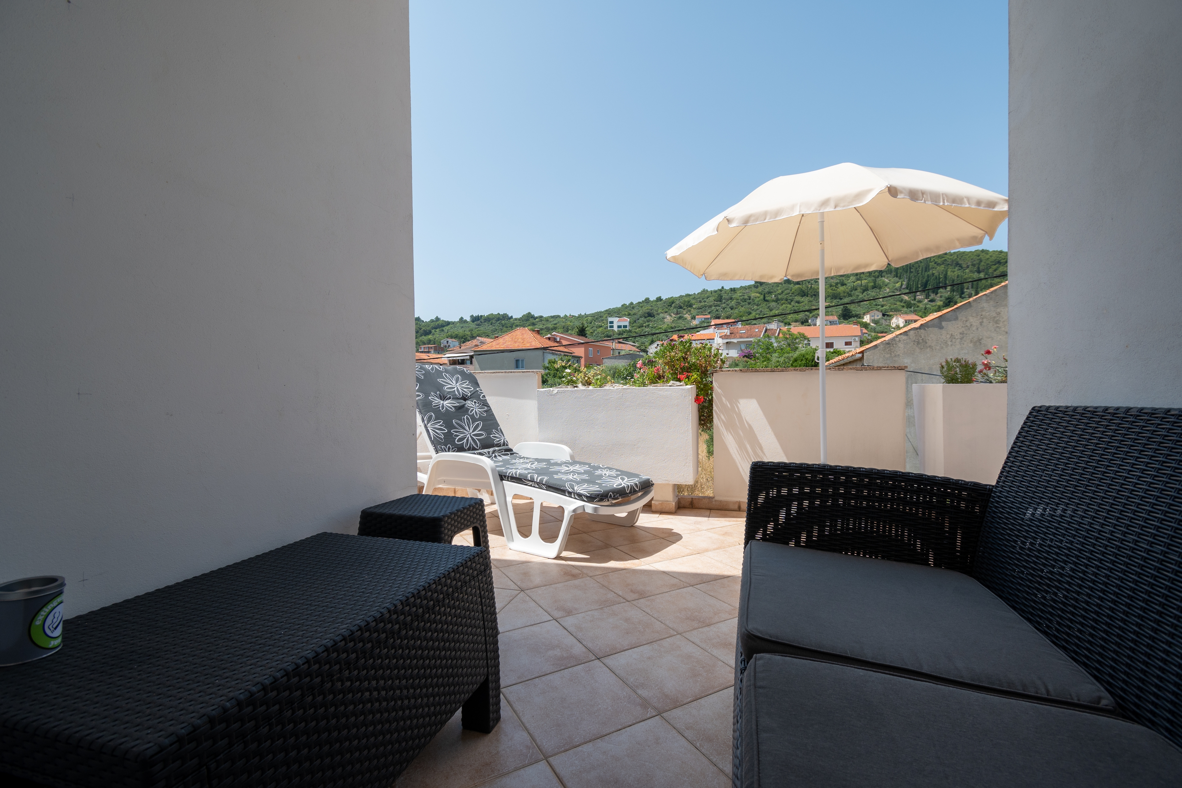 Three bedroom house with terrace and sea view Preko, Ugljan  K