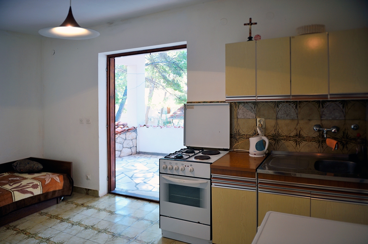 Two bedroom apartment near beach Ivan Dolac, Hvar (A-18100-b)