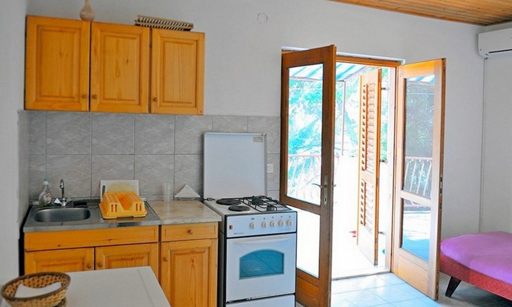 Two bedroom apartment near beach Ivan Dolac, Hvar (A-18100-f)