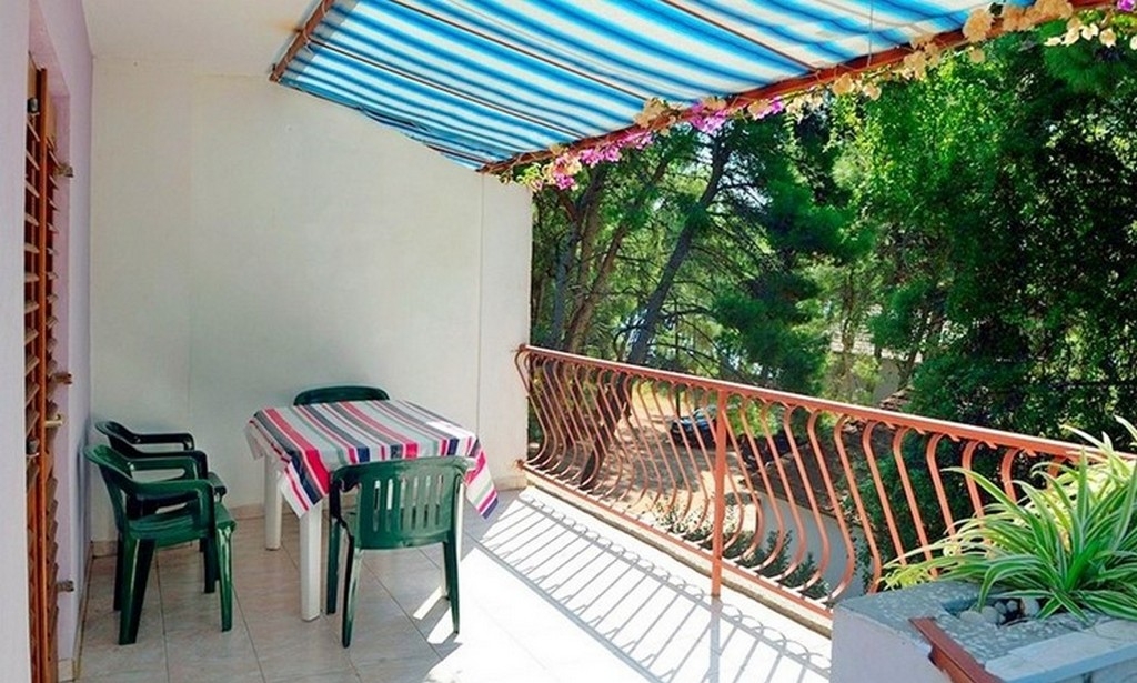 Two bedroom apartment near beach Ivan Dolac, Hvar (A-18100-f)