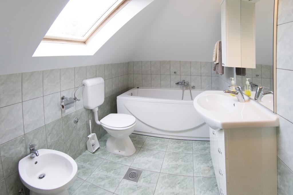Two bedroom apartment with air-conditioning Otočac, Velebit  A-a