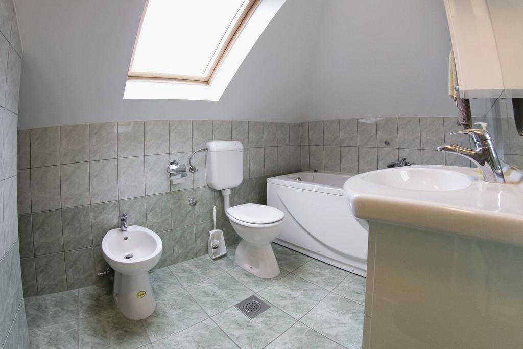 Two bedroom apartment with air-conditioning Otočac, Velebit  A-a