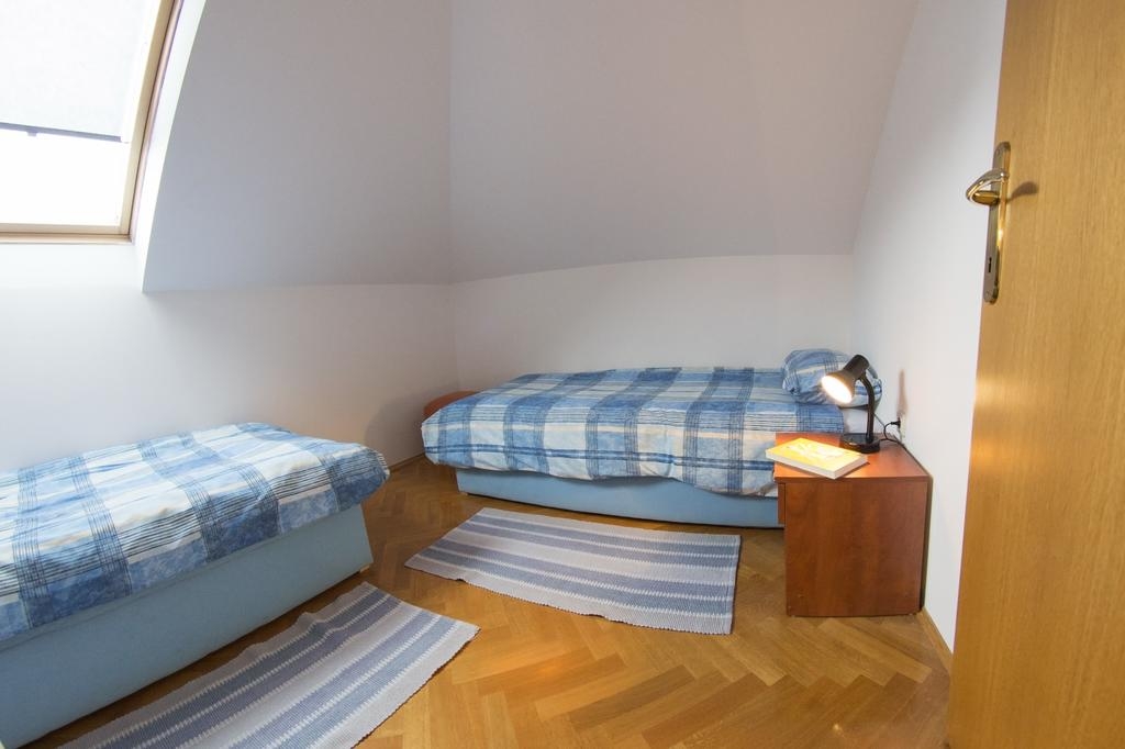 Two bedroom apartment with air-conditioning Otočac, Velebit  A-a