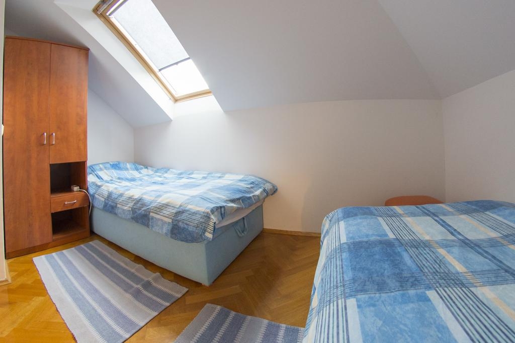 Two bedroom apartment with air-conditioning Otočac, Velebit  A-a