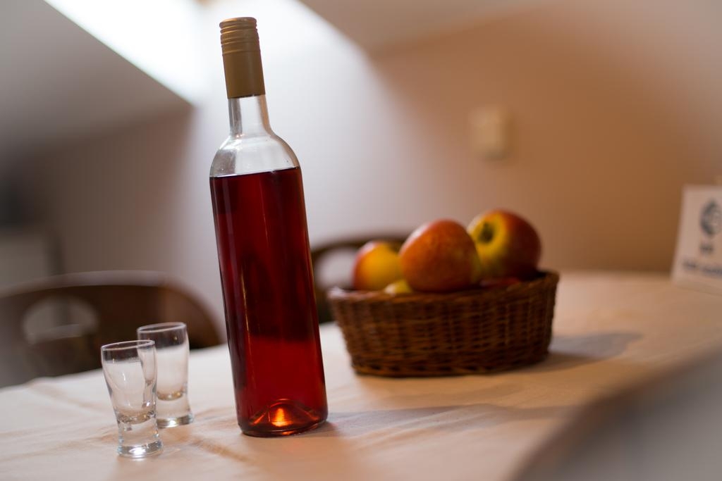 Two bedroom apartment with air-conditioning Otočac, Velebit  A-a