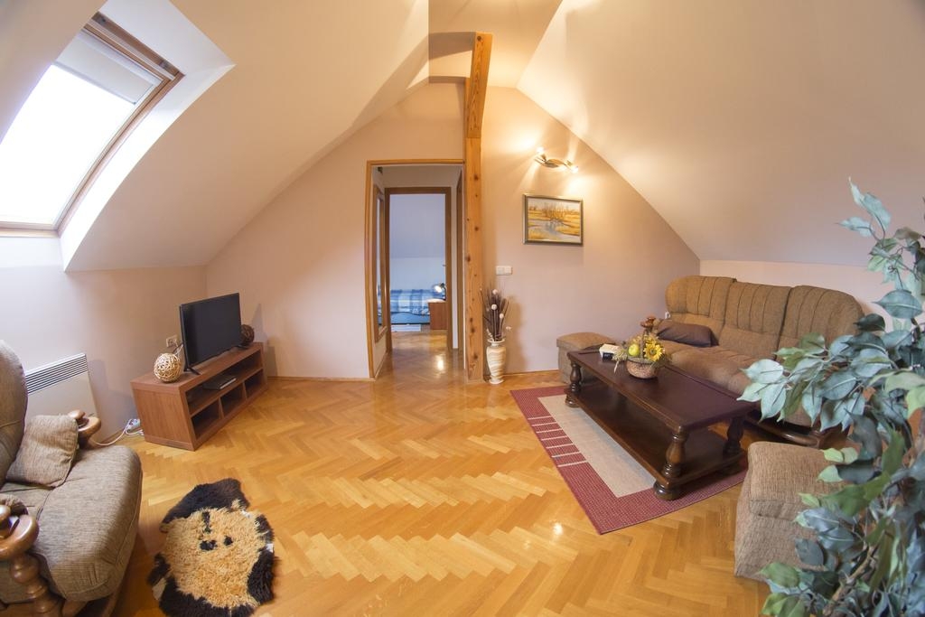 Two bedroom apartment with air-conditioning Otočac, Velebit  A-a