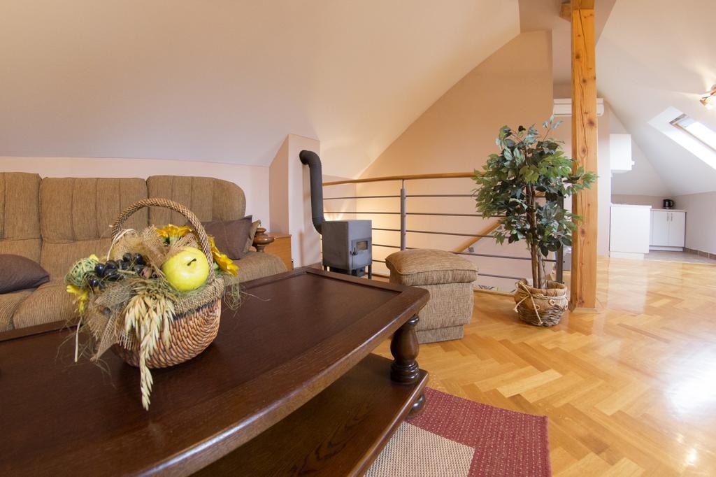 Two bedroom apartment with air-conditioning Otočac, Velebit  A-a