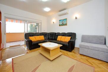 Bibinje, Living room in the apartment, air condition available and WiFi.