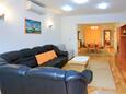 Bibinje, Living room in the apartment, air condition available and WiFi.