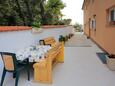 Bibinje, Zadar, Courtyard 18110 - Apartments with pebble beach.