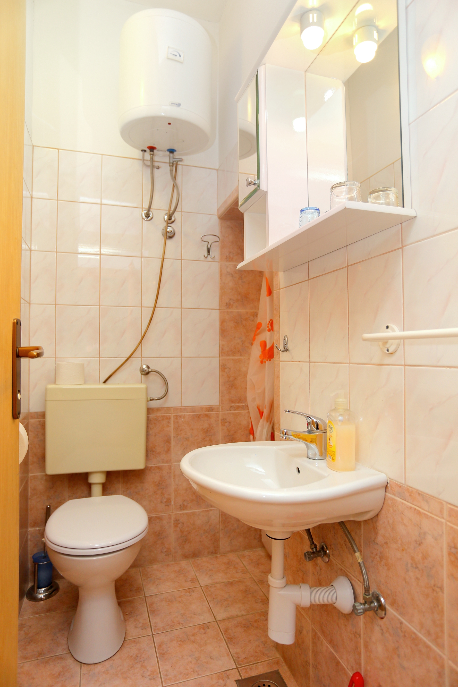 Comfortable and spacious apartment near beach Kaštel Stari, Kaštela  A-a
