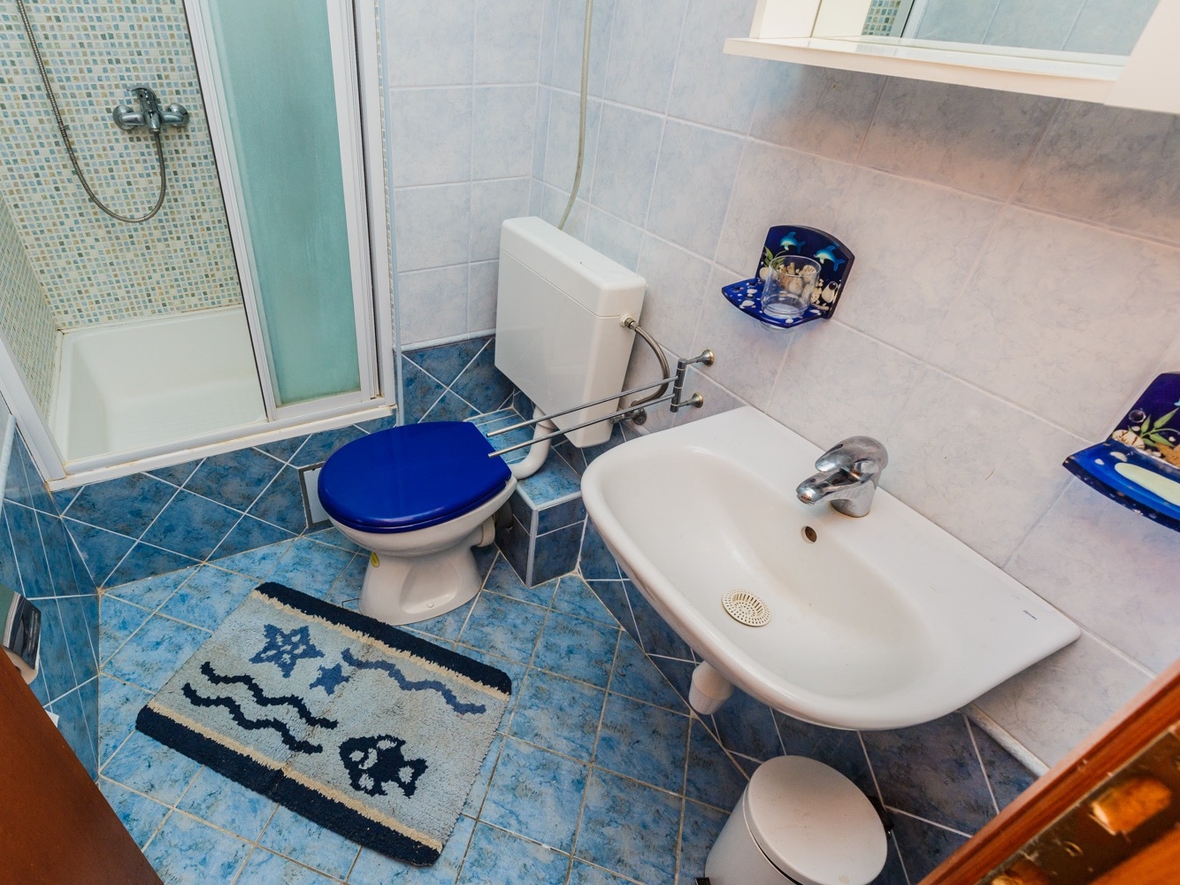 Comfortable and spacious apartment near beach Kaštel Stari, Kaštela  A-a