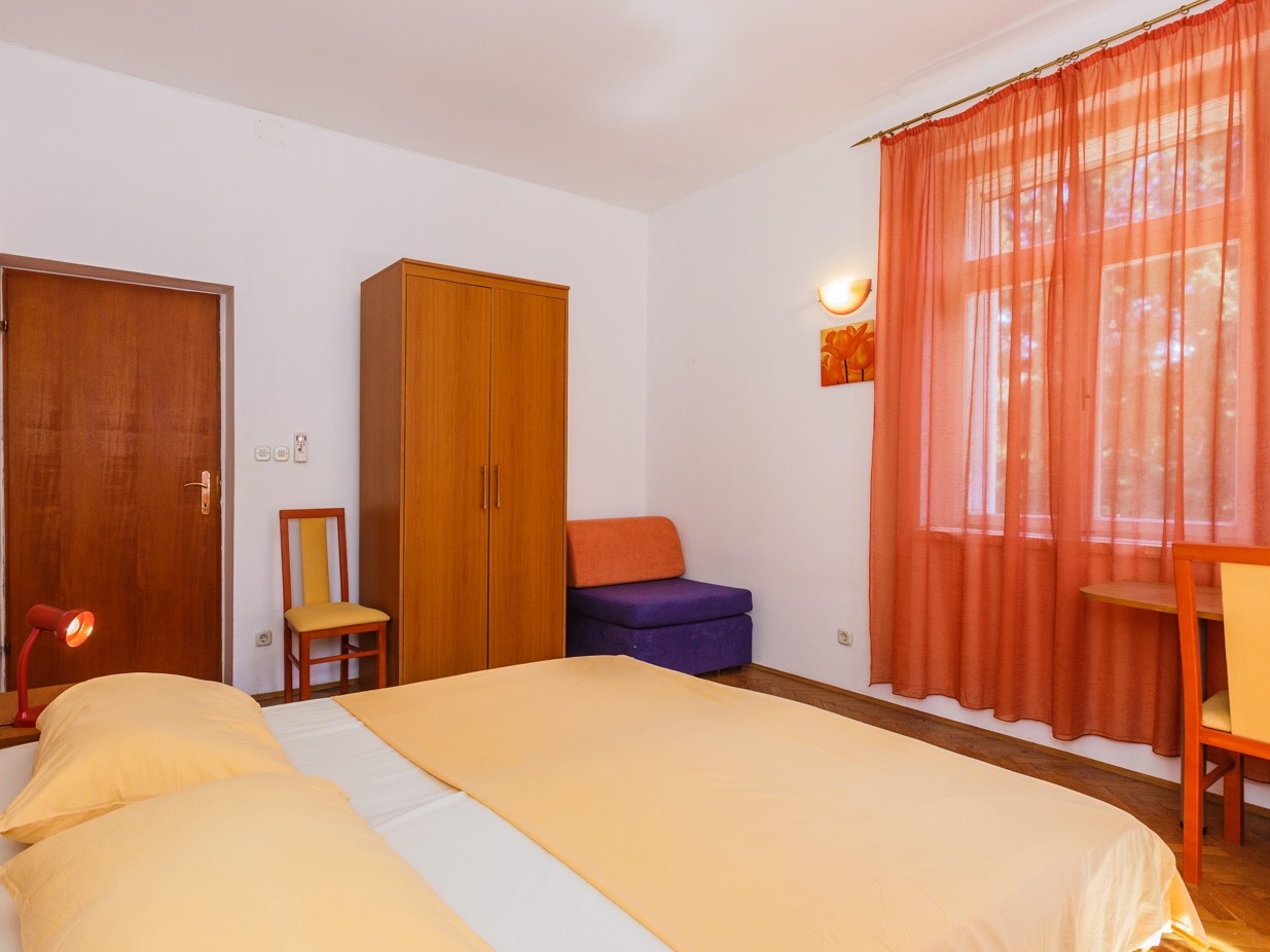 Comfortable and spacious apartment near beach Kaštel Stari, Kaštela  A-a
