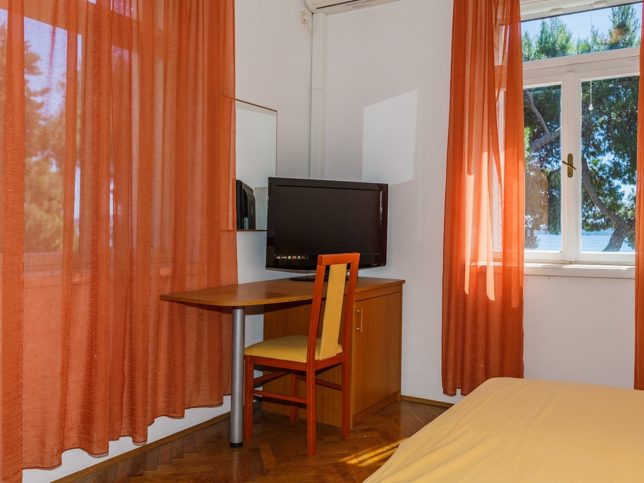 Comfortable and spacious apartment near beach Kaštel Stari, Kaštela  A-a