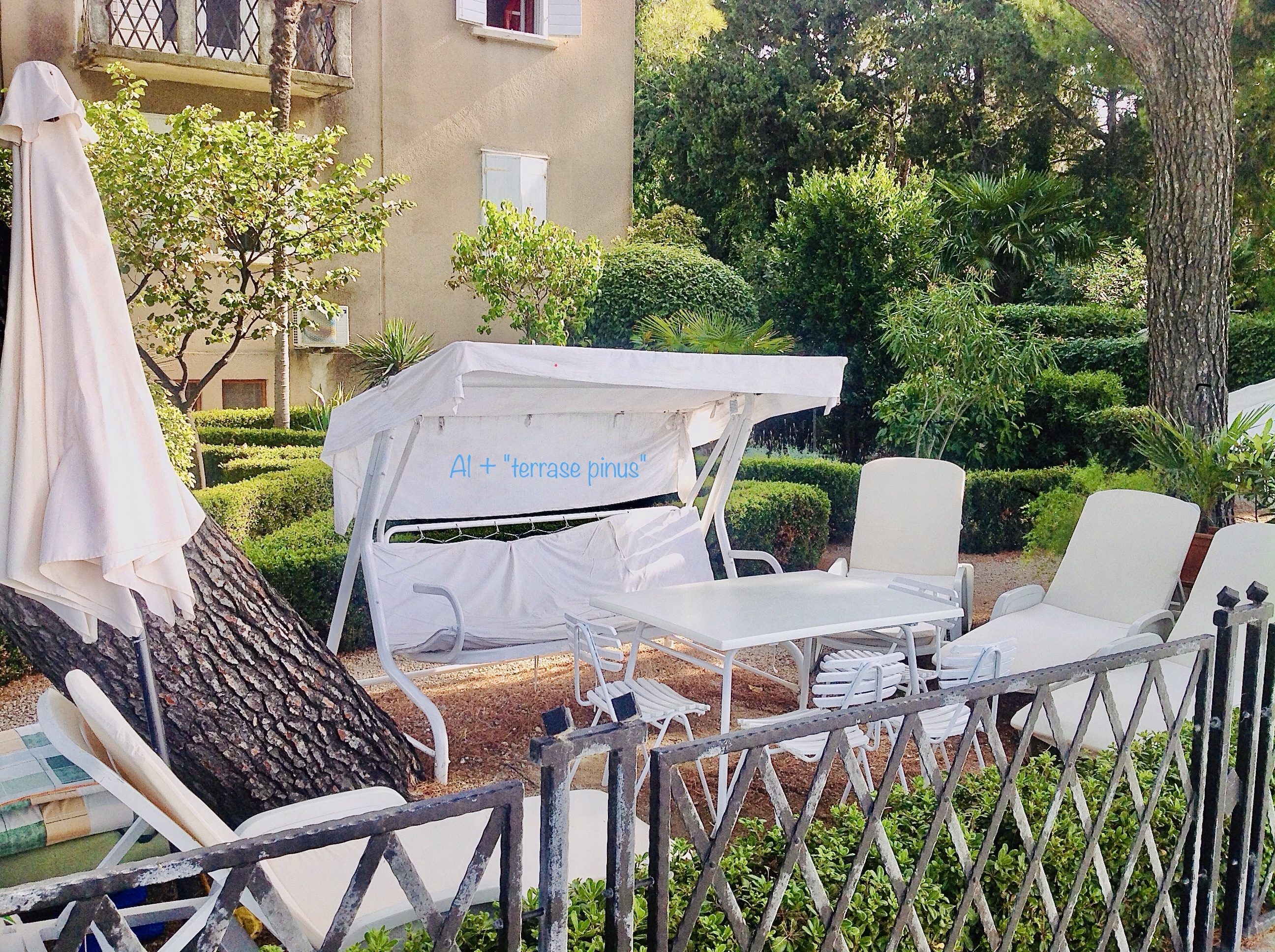 Comfortable and spacious apartment near beach Kaštel Stari, Kaštela  A-a