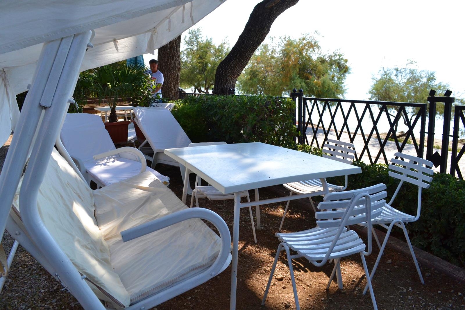 Comfortable and spacious apartment near beach Kaštel Stari, Kaštela  A-a