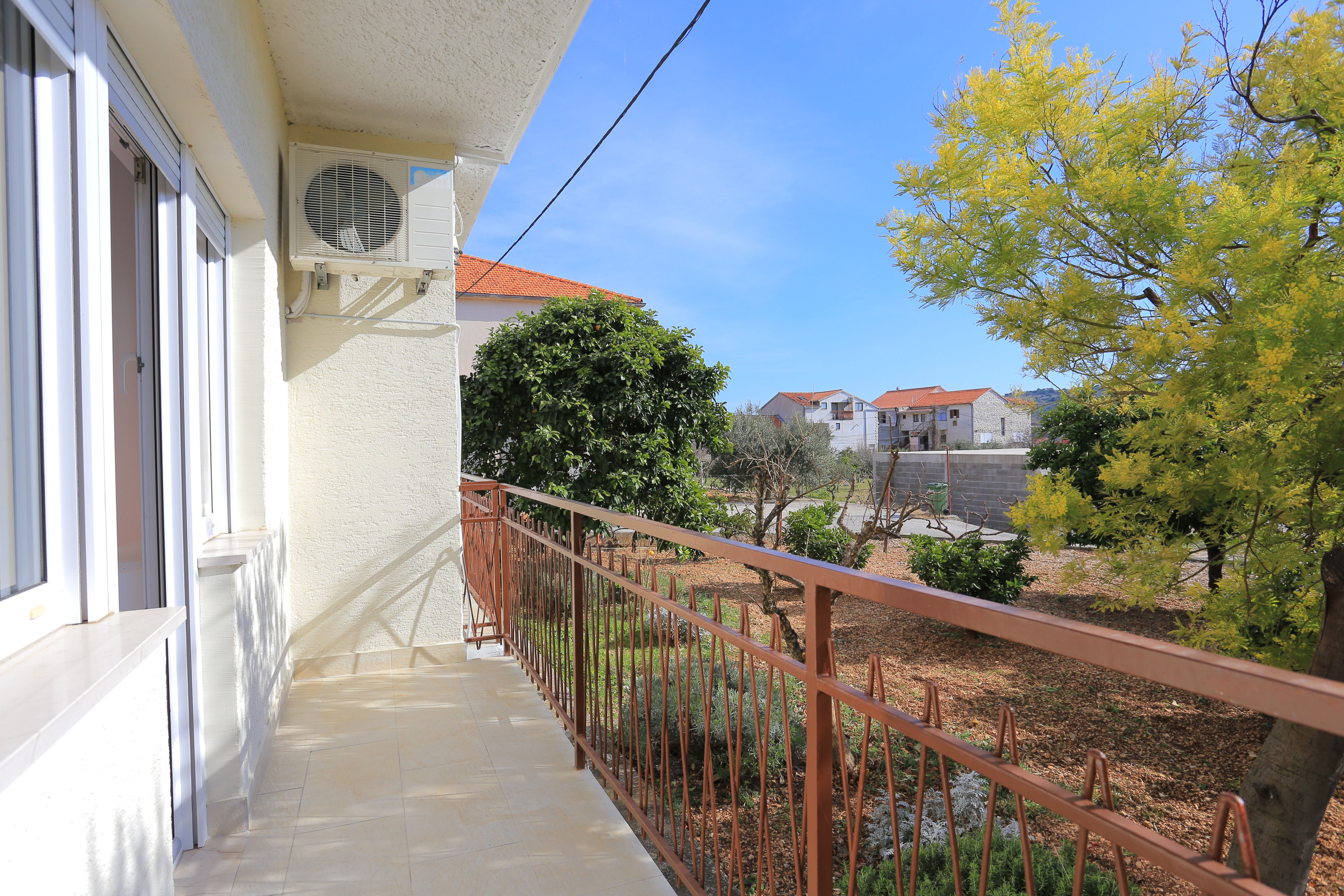 Two bedroom apartment with terrace Trogir  A-a