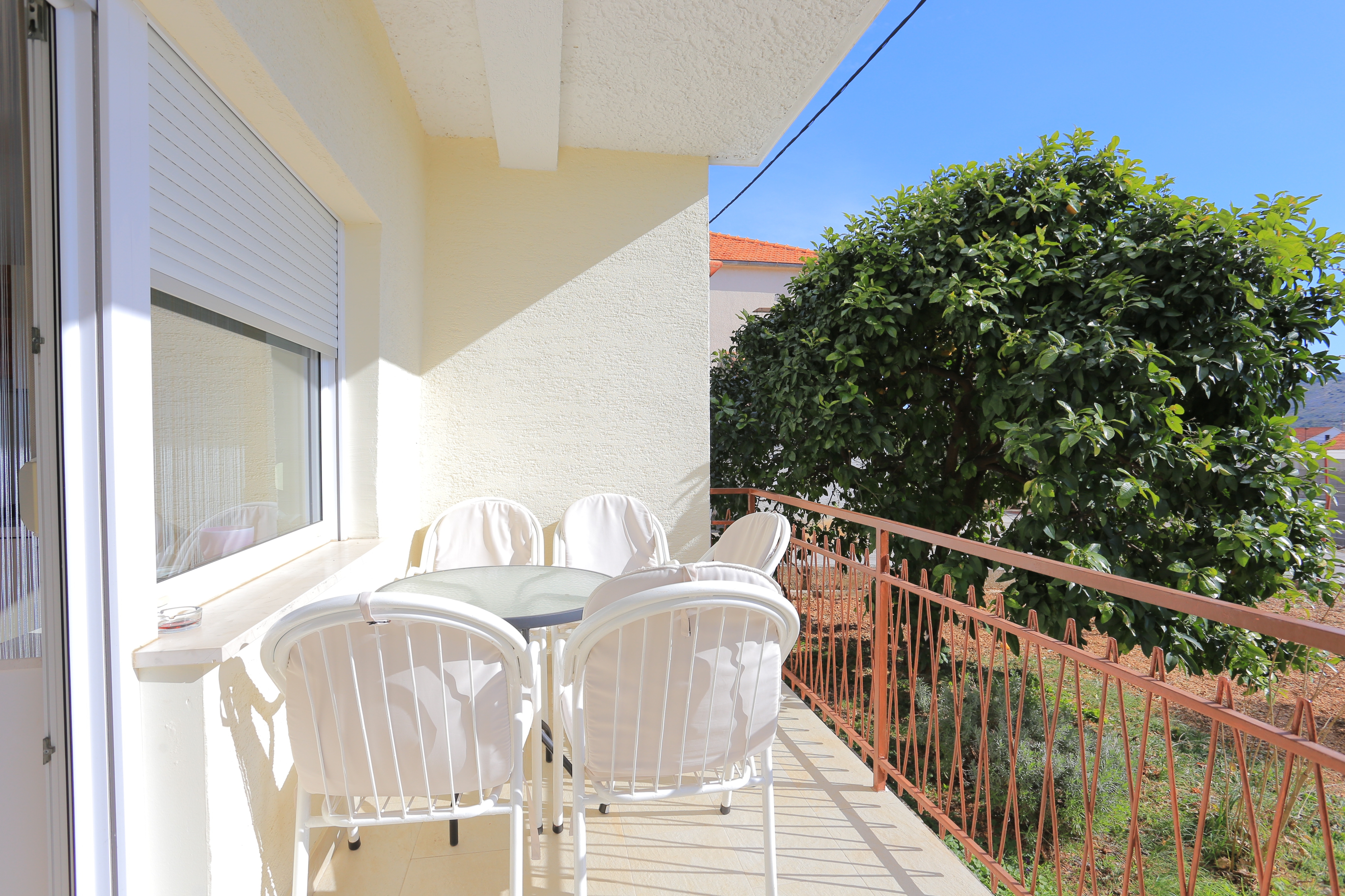Two bedroom apartment with terrace Trogir  A-a