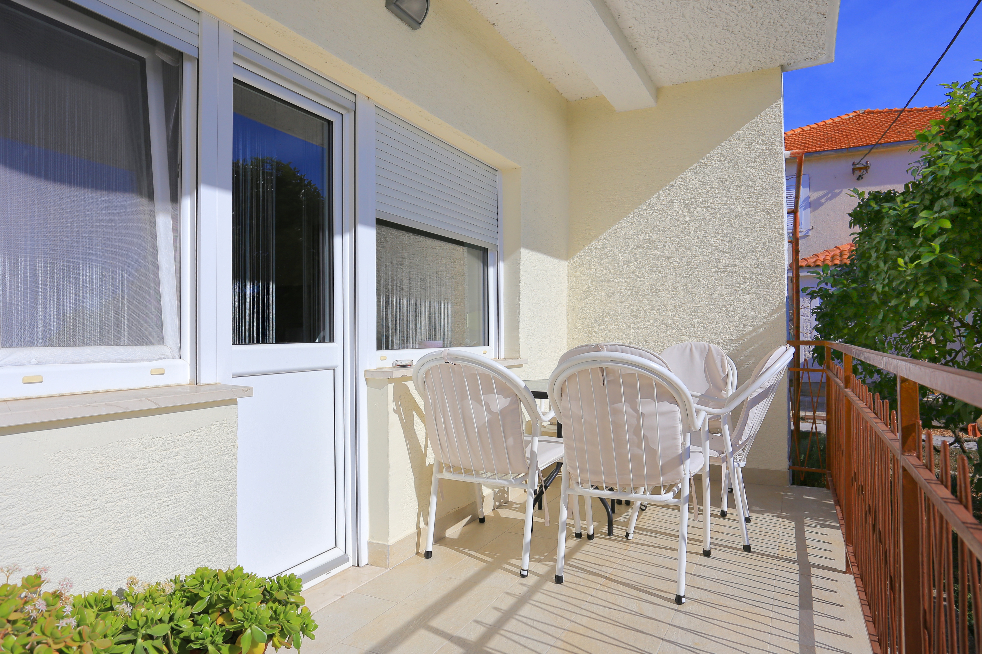 Two bedroom apartment with terrace Trogir  A-a