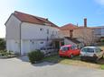 Trogir, Trogir, Parking 18116 - Appartement avec une plage de galets.