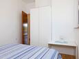 Karbuni, Bedroom in the apartment, WiFi.