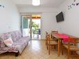 Karbuni, Dining room in the apartment, WiFi.