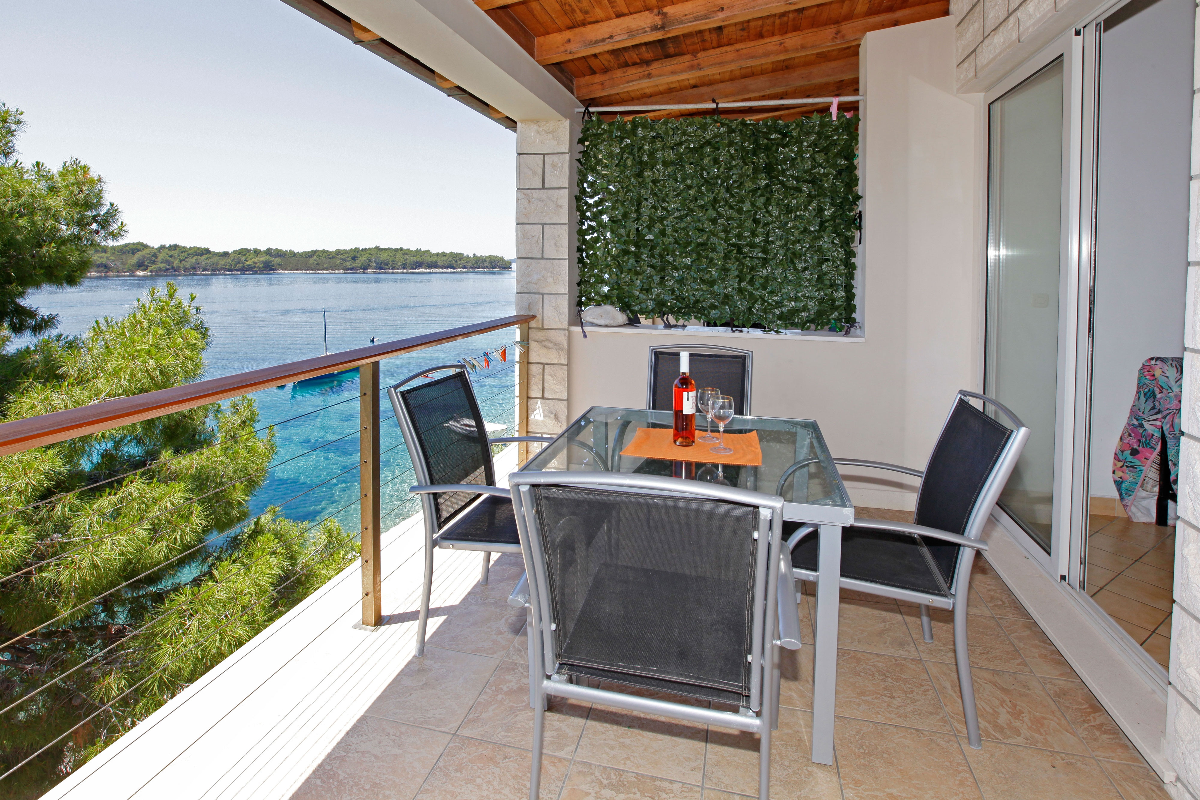 One bedroom apartment near beach Karbuni (Korčula) (A-18137-b) One bedroom apartment near beach Karbuni (Korčula) (A-18137-b)