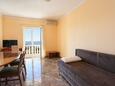 Living room Seget Vranjica, Living room in the apartment, air condition available and WiFi.