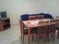 Jídelna Vir, Jídelna v ubytování typu apartment, s klimatizací, domácí mazlíčci povoleni a WiFi.