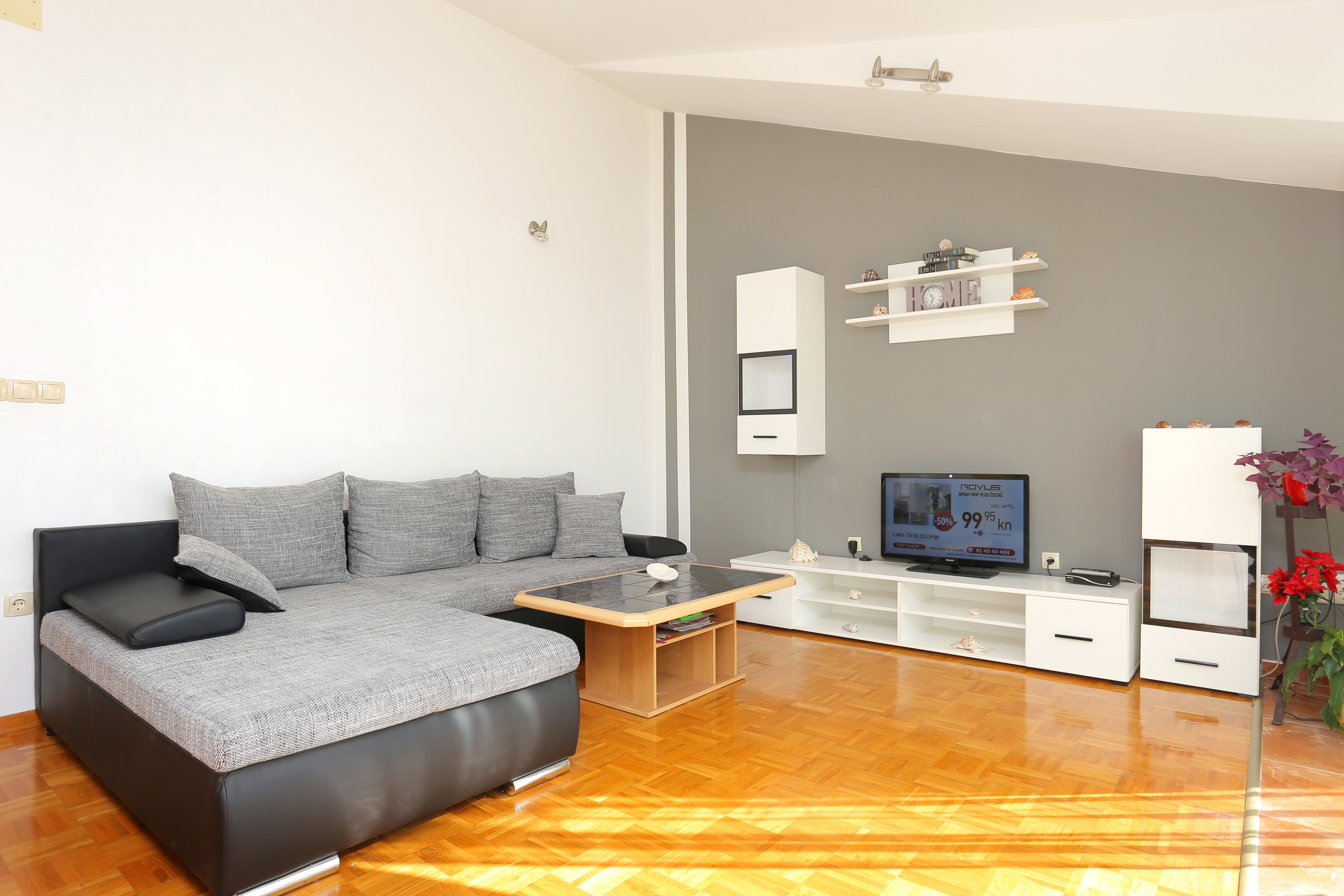 Two bedroom apartment with terrace and sea view Pisak, Omiš (A-18141-a)