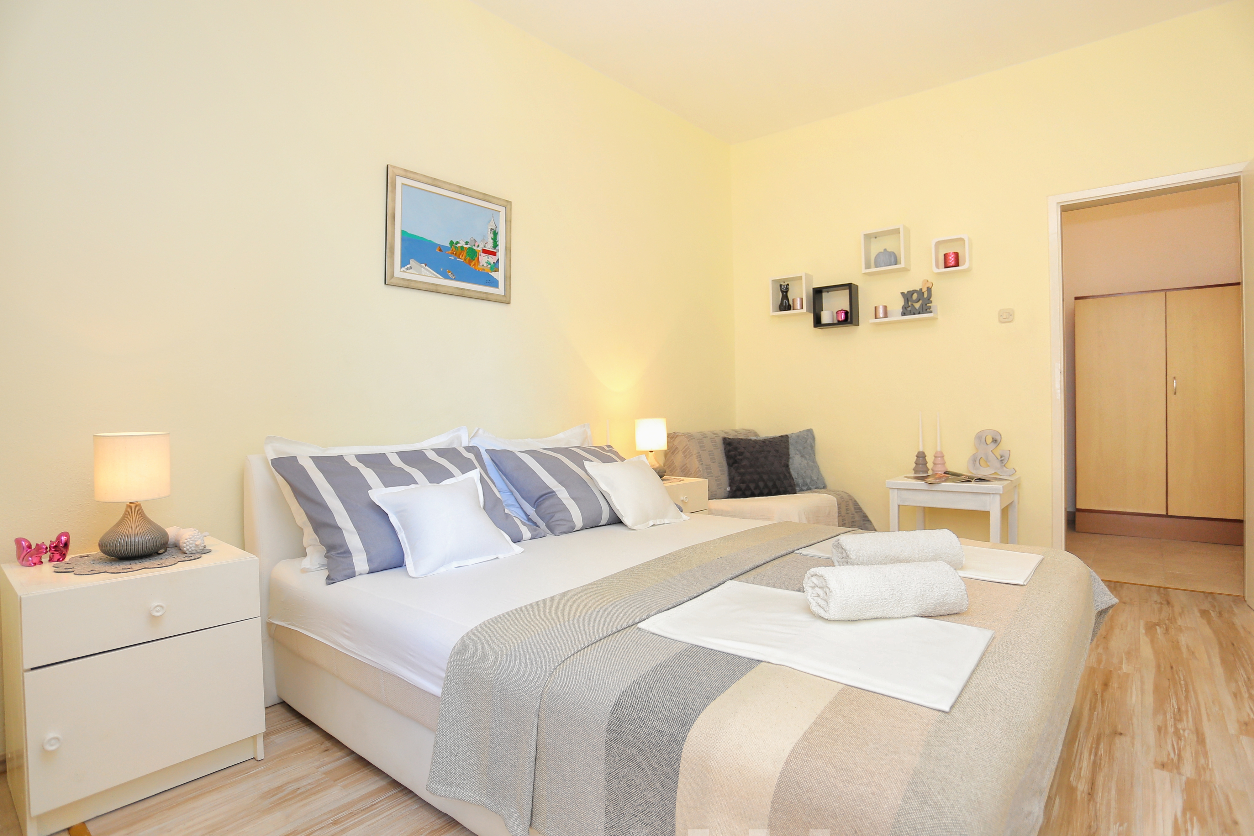 Three bedroom apartment with terrace and sea view Pisak, Omiš  A-b