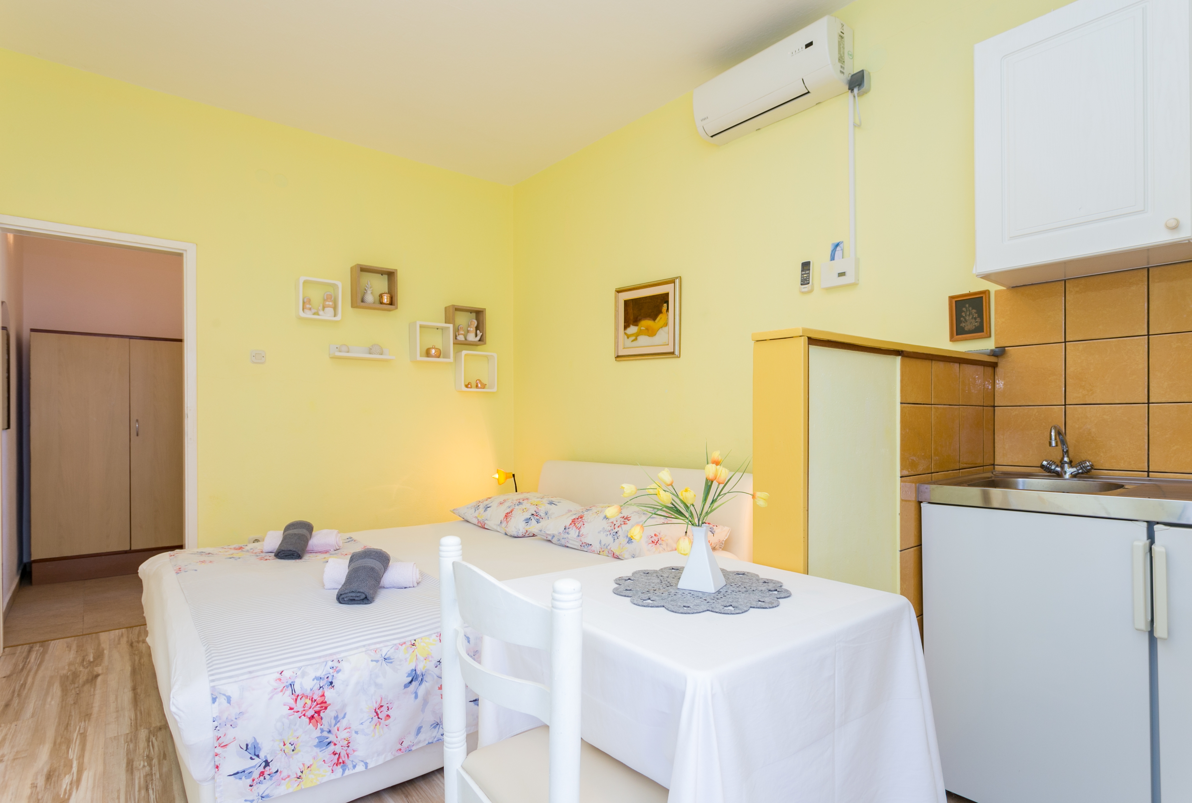 Three bedroom apartment with terrace and sea view Pisak, Omiš  A-b