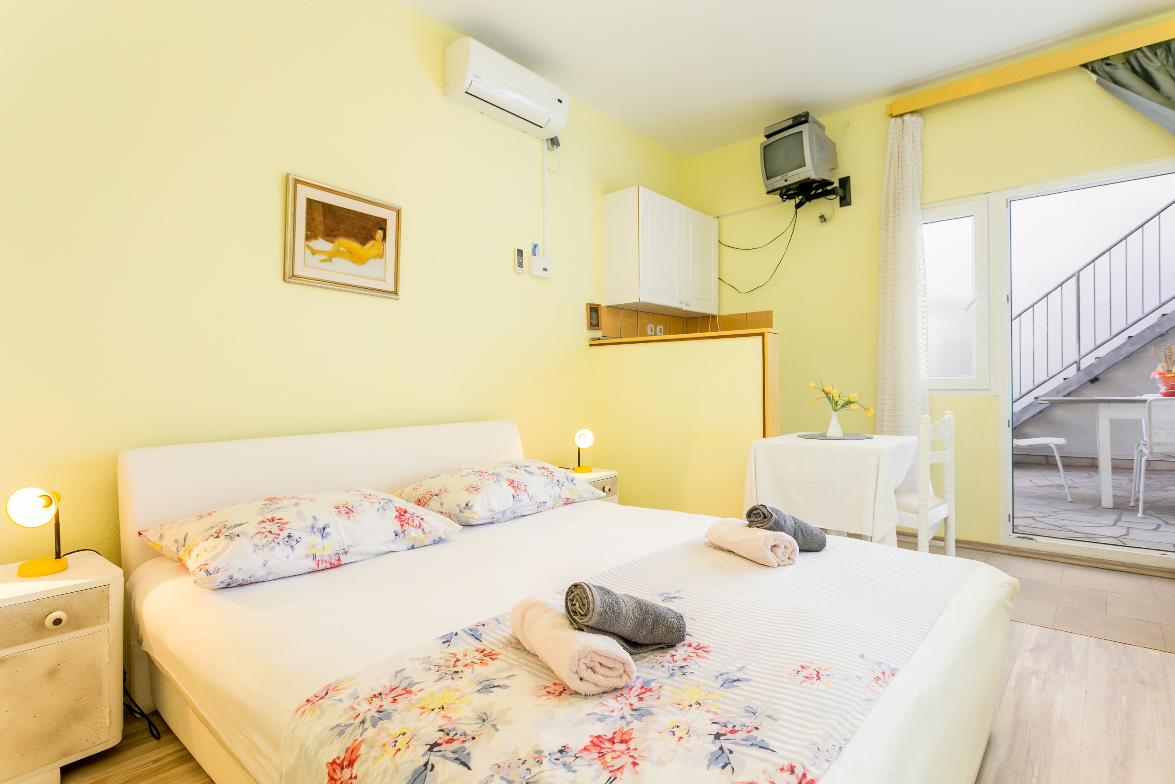 Three bedroom apartment with terrace and sea view Pisak, Omiš  A-b