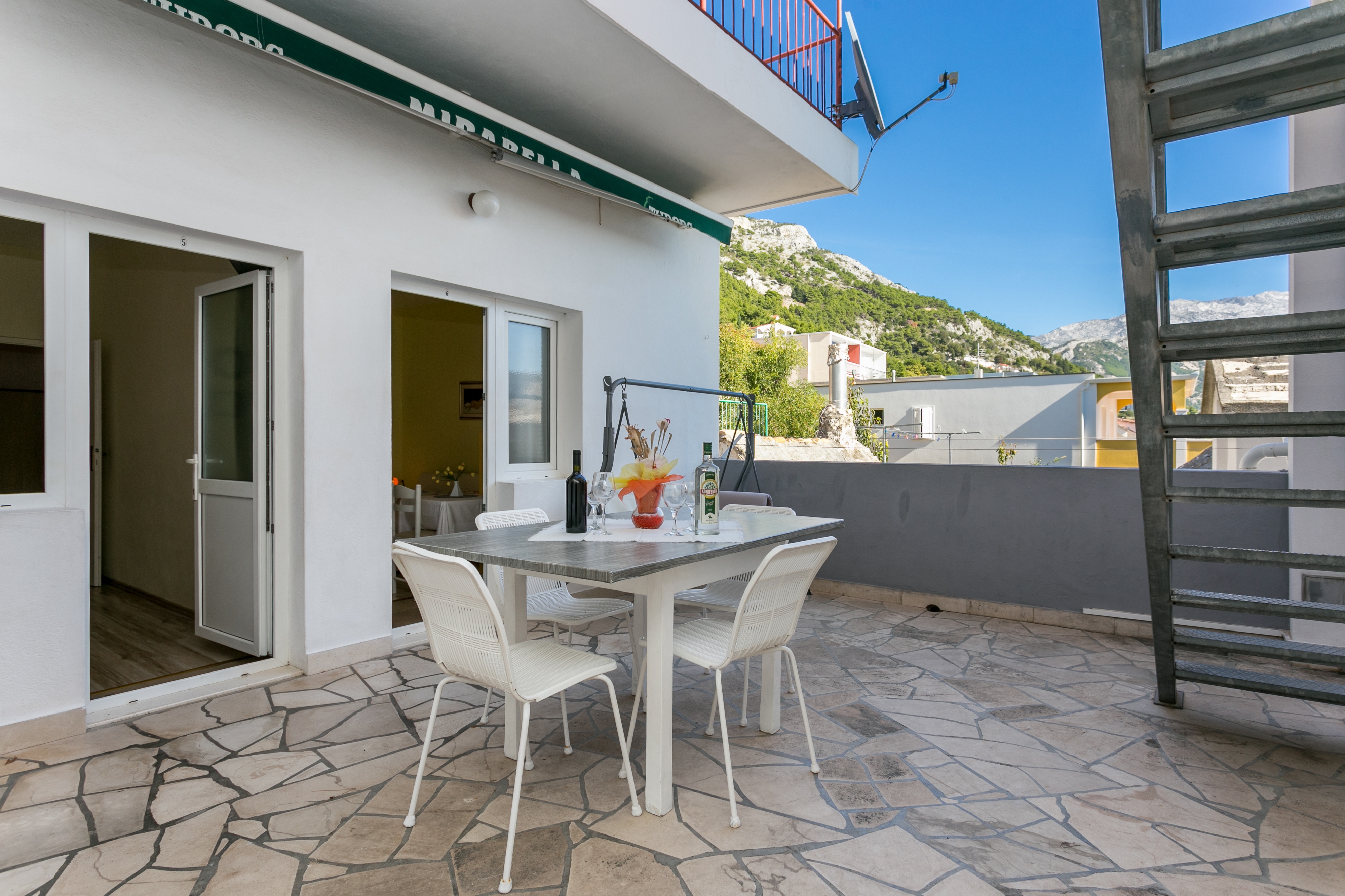 Three bedroom apartment with terrace and sea view Pisak, Omiš  A-b