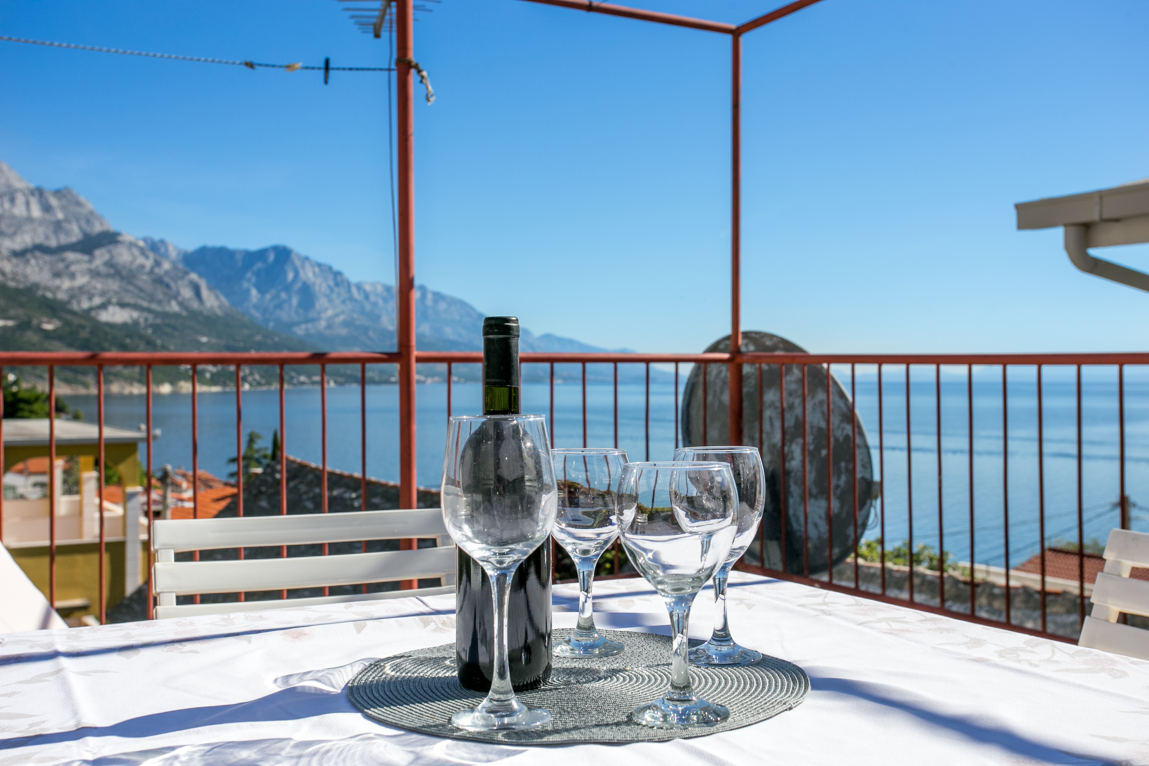 Three bedroom apartment with terrace and sea view Pisak, Omiš  A-b